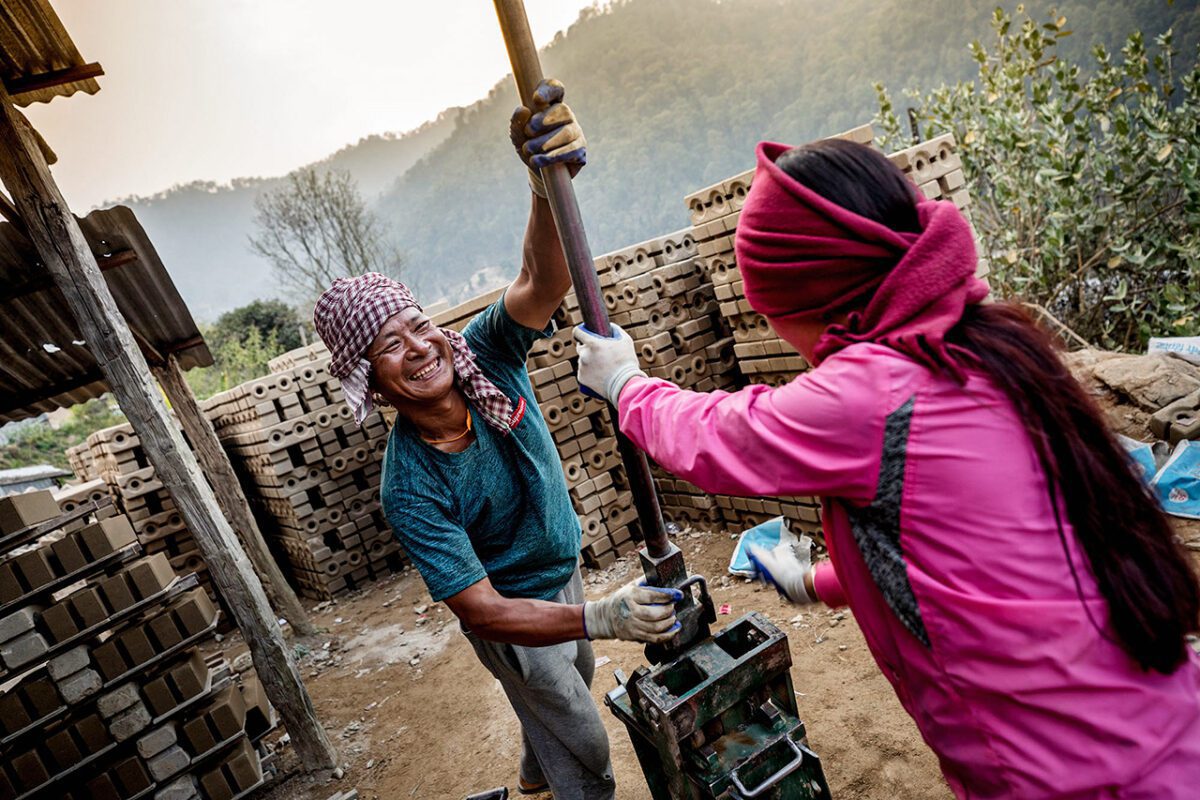 Producing bricks (Jonas Gratzer, 2020) FEATURED