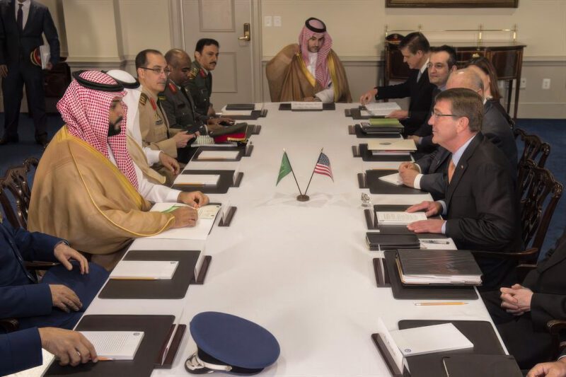 Arabs and US diplomats meet around table