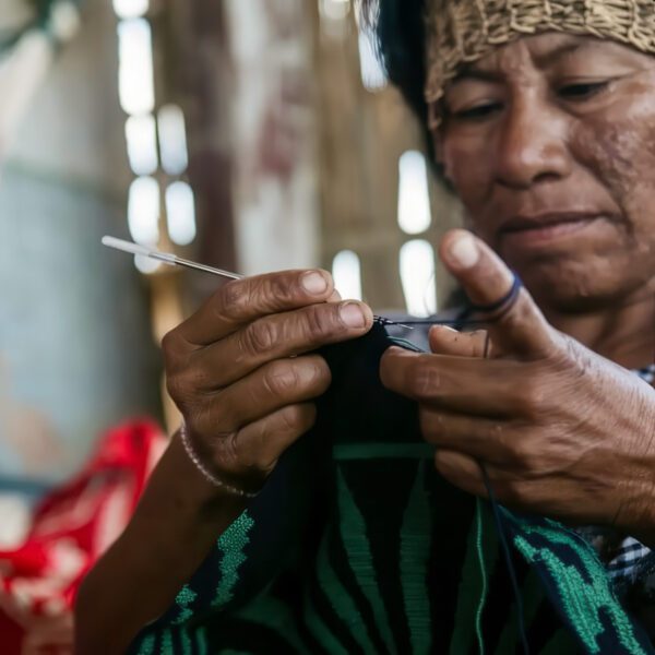 Delzur artisan at work